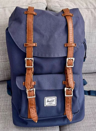Herschel navy back pack - navy