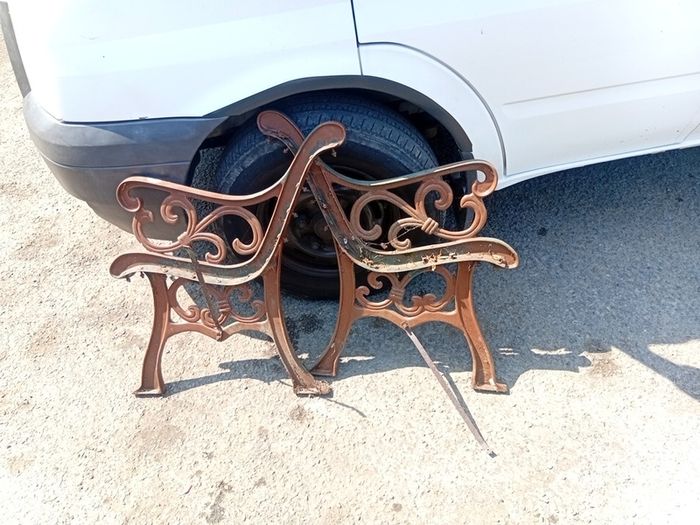 heavy cast iorn seat ends