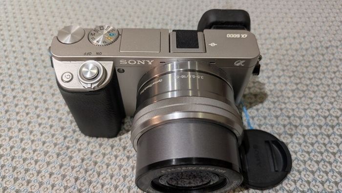 Sony a6000 plus original lens