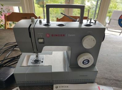 Singer Denim Sewing Machine (Like-new)