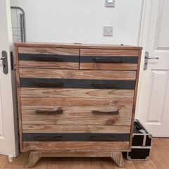 Chest of bedroom drawers