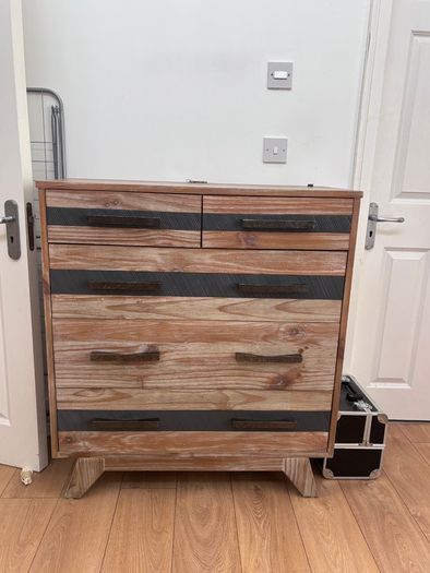 Chest of bedroom drawers