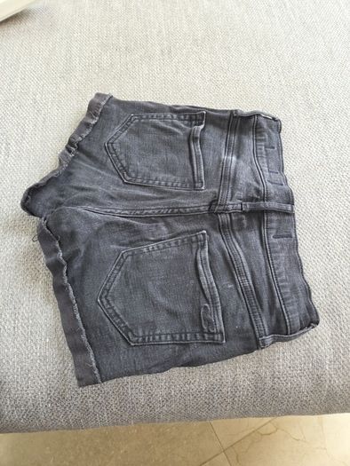 Hollister girls shorts age 12-15 approx, waist 23