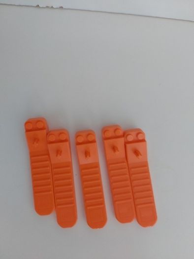 5 Lego brick seperators