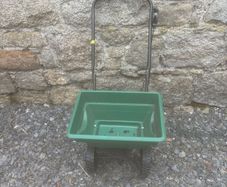 Lawn spreader