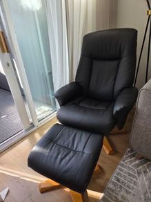 Massage chair with footstool Like New