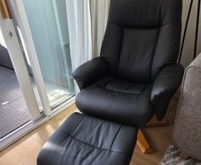 Massage chair with footstool Like New