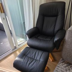 Massage chair with footstool Like New