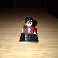 A mix of Lego Harry Potter Minifigures