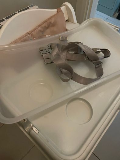 Hauck highchair with straps
