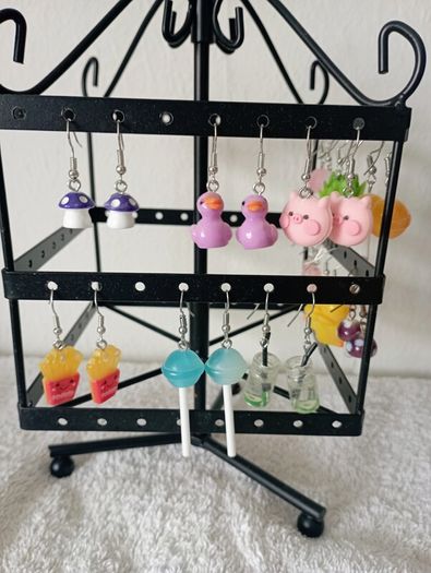 Earring stand plus earrings A