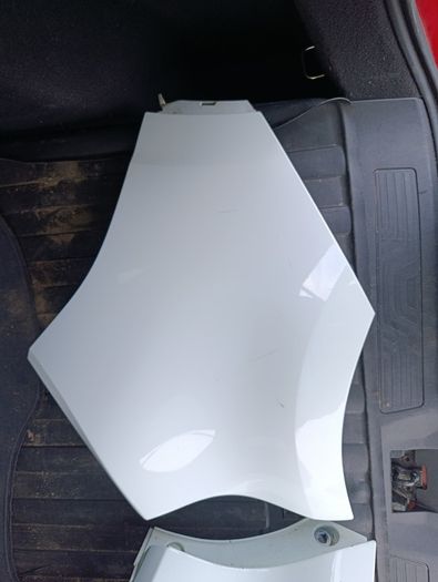 2016 Renault Kadjar two rear bumper panels in white
