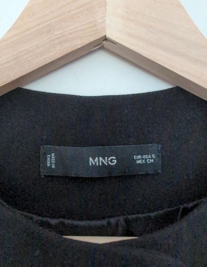 Mango black top