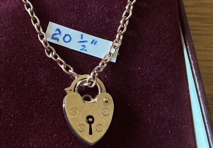 New 9ct Solid ROSE GOLD  Heavy CHAIN  And 9ct yellow Gold Padlock Pendant