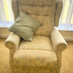 Celebrity brand electrical lift and rise recliner