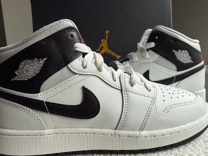 Air Jordan 1 Mid GS Summit White Black Infrared 23 | UK 5 EU 38 | Boxed