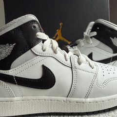 Air Jordan 1 Mid GS Summit White Black Infrared 23 | UK 5 EU 38 | Boxed