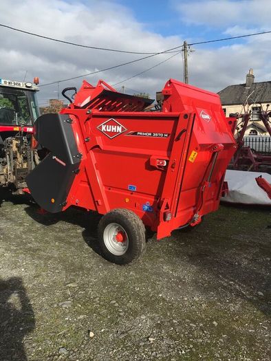 Straw blower