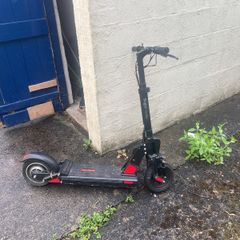 Selling an electric scooter Bogist C1 Pro. It turns on, charges well, and brakes work properly. Top speed is currently around 16 km/h.