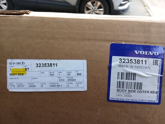 Genuine Volvo Xc60 Left Rear Quarter Panel , 32353811