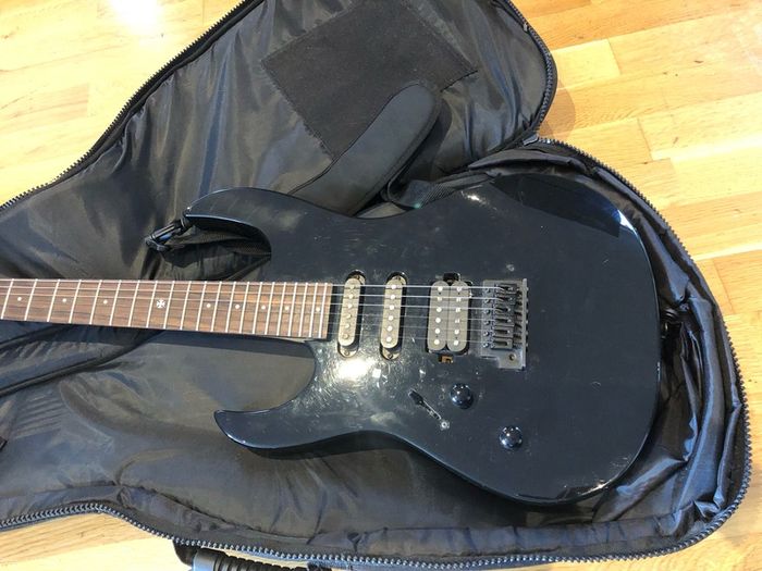 Electric guitar