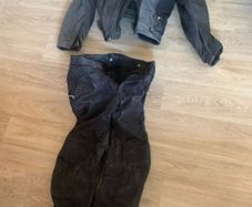 Full set of motorcycle leathers / protection suit.
