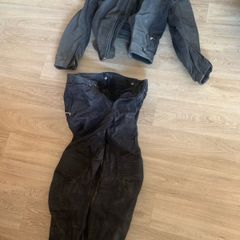 Full set of motorcycle leathers / protection suit.