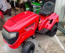 Ride on lawnmower