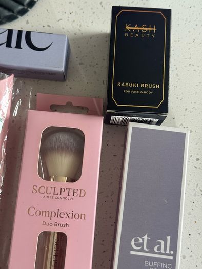 Face makeup brushes