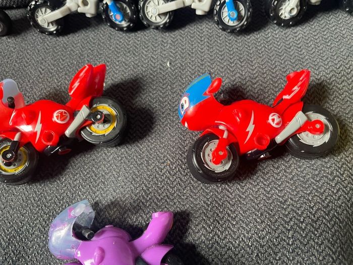 Ricky zoom figures