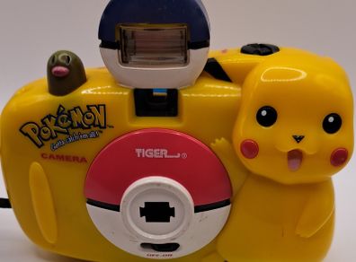 Vintage pokemon camera 1999