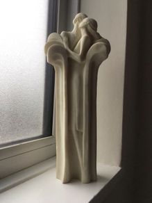 statue