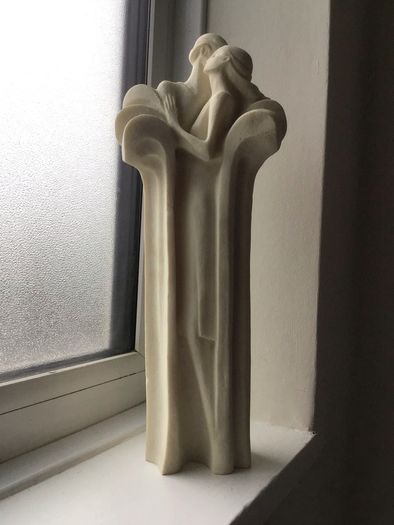 statue