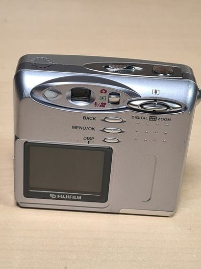 FUJIFILM FINEPIX 30i digital camera 3MP mega pixels Vintage Rare