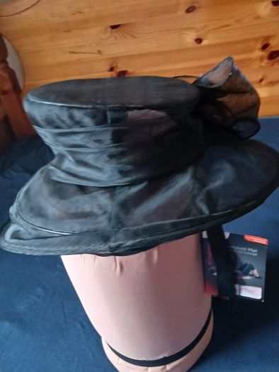 Stunning Light Black Hat