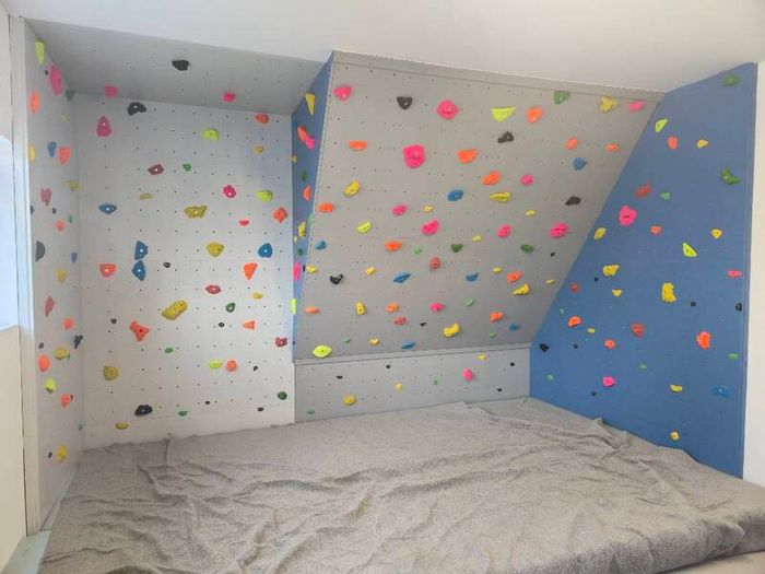 Home climbing wall and matting
