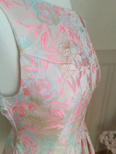 Ladies Dresses 8/10