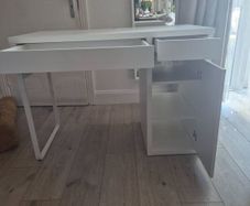 Desk and chest of Drawers