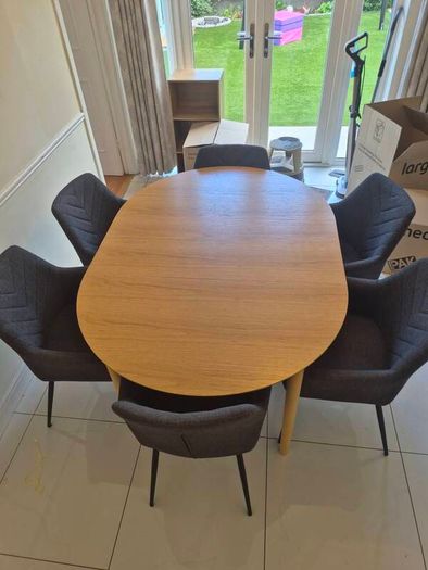 Table & 6 Chairs