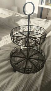 2-Tier Wire Fruit Basket / Serving Stand Heart Detail