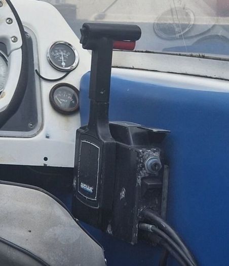 Mariner 125hp 2-Stroke Outboard 4 Parts or repair