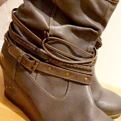 Woman's wedge heel ankle boot
