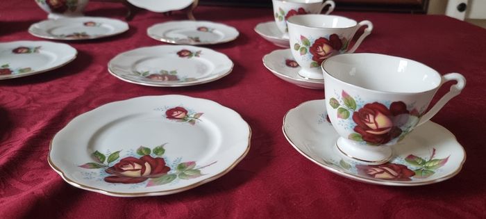 20 Piece Queen Anne Opera Pattern Bone China Gold Gilt Tea Set For 6 Person Setting Made In England