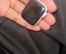Apple Watch SE activation lock