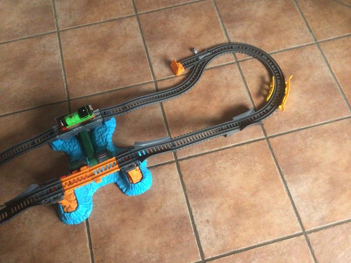 Thomas the tank engine bridge train lift
