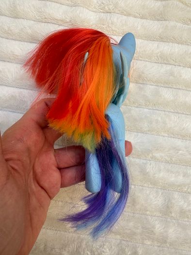 Hasbro 2016 G4 My Little Pony The Movie Rainbow Dash Brushable Hair approx. 6 Inches Dirty Damaged Her hair in some kind of glue Please see photos