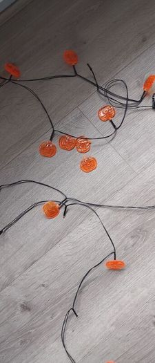 Battery powered lights pumpkin like new 5 each