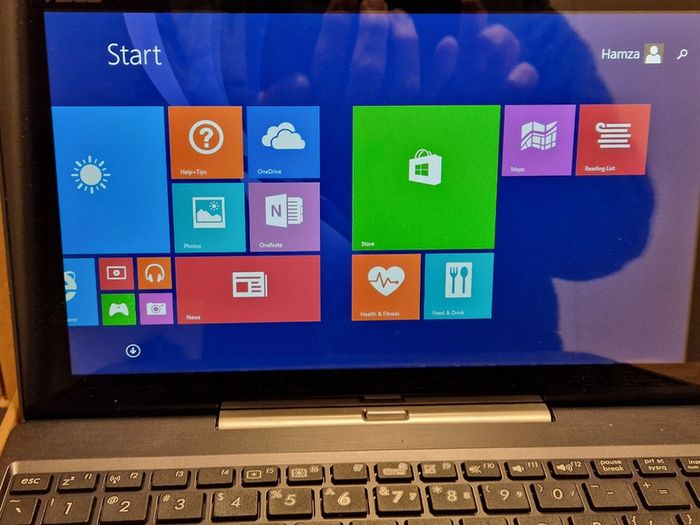 ASUS LaptopTablet CN9935, Windows 8, 2GB Ram 64GB HDD, Intel Atom CPU Z3740 1.33GHz in excellent condition