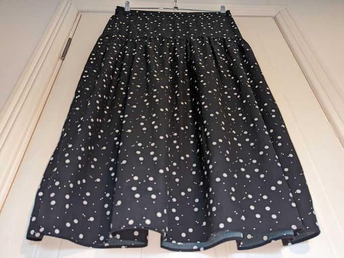 Perfect for Summer, gorgeous midi skirt
