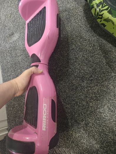 2 hoverboards comes with 1 charger